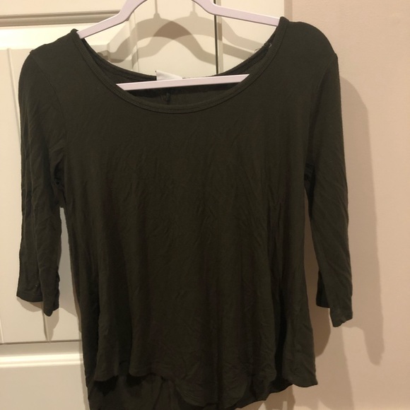 LOTS OF WOMENS CLOTHES!! - Picture 5 of 8